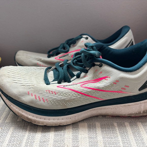 Women's Running Shoes brooks size 11. Glycerin 19 is the style. - Picture 4 of 8